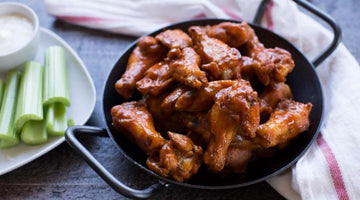 Ali Di Pollo Piccanti Con Salsa Di Bufala