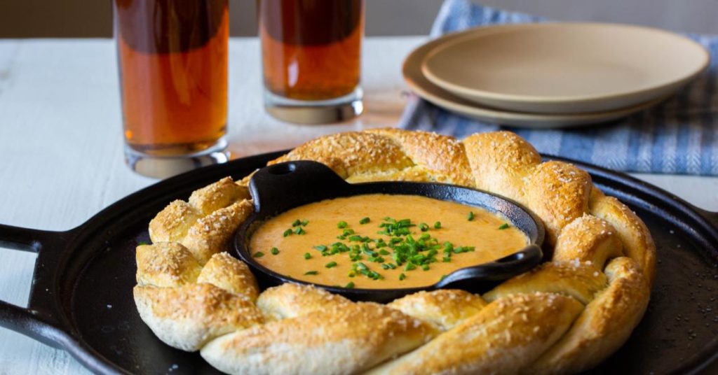 Beer Cheese Dip – Lodge Cast Iron