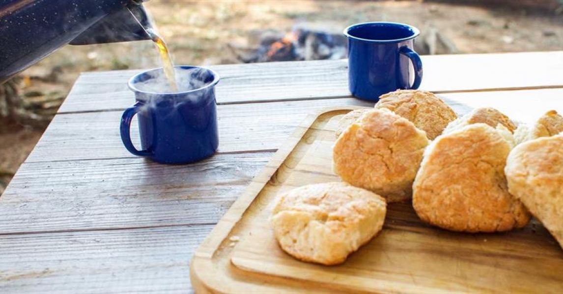 Campfire Buttermilk Biscuits – Lodge Cast Iron
