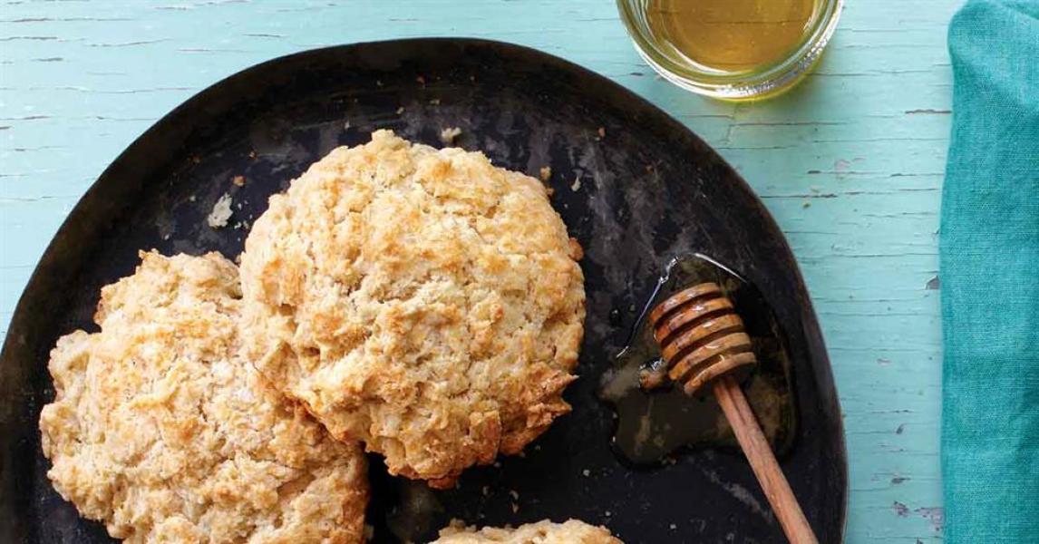 Cathead Biscuits – Lodge Cast Iron
