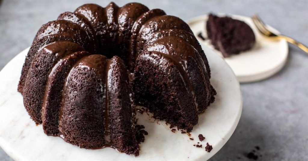 Chocolate Cake With Ganache – Lodge Cast Iron