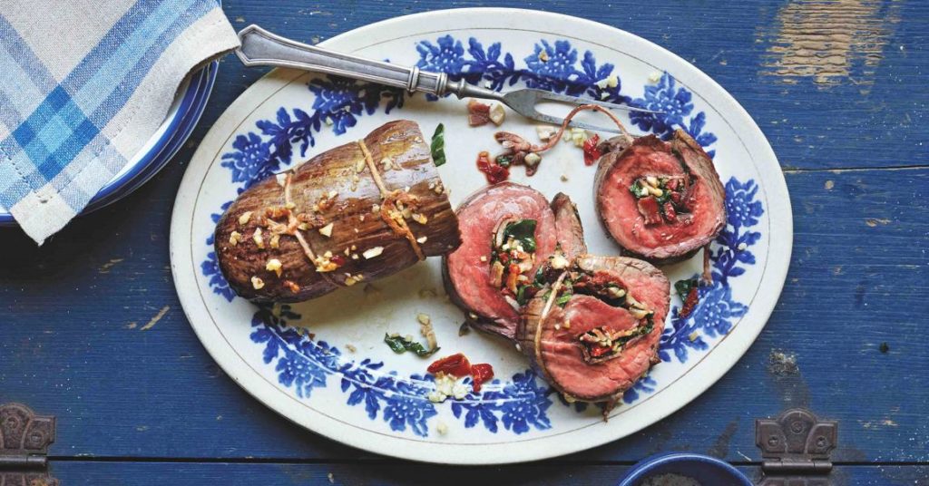 Garlic-Topped Flank Steak Roulade – Lodge Cast Iron