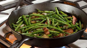 Fagioli Con Pancetta E Erbe In Padella