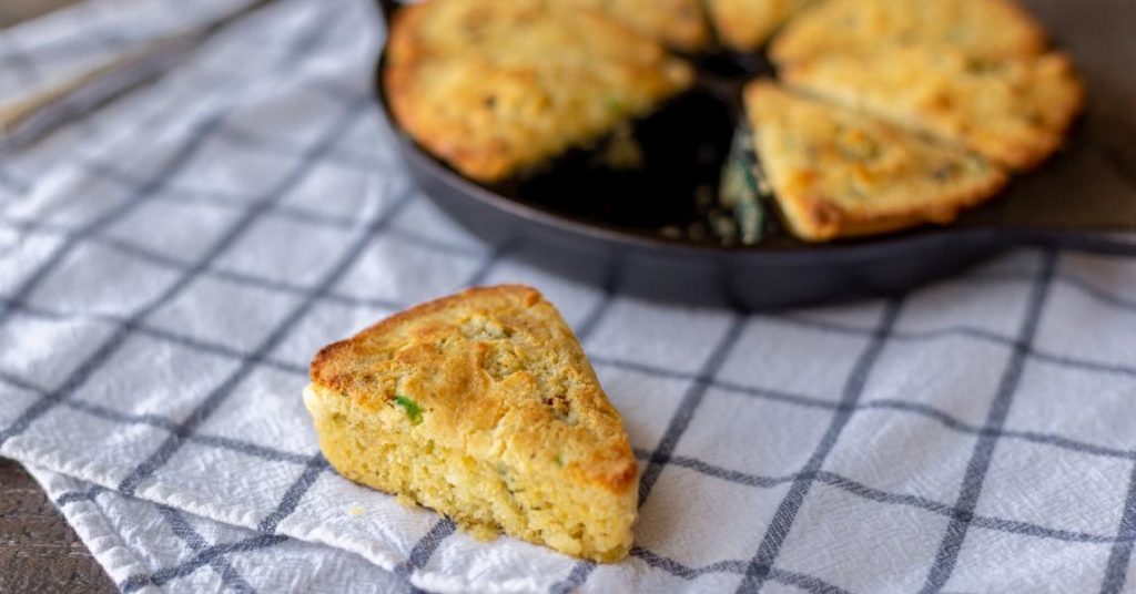 Bacon and Gorgonzola Cornbread – Lodge Cast Iron