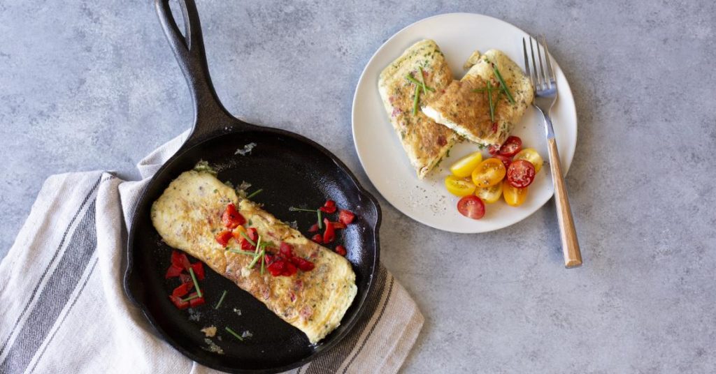 Roasted Red Pepper and Goat Cheese Omelet – Lodge Cast Iron