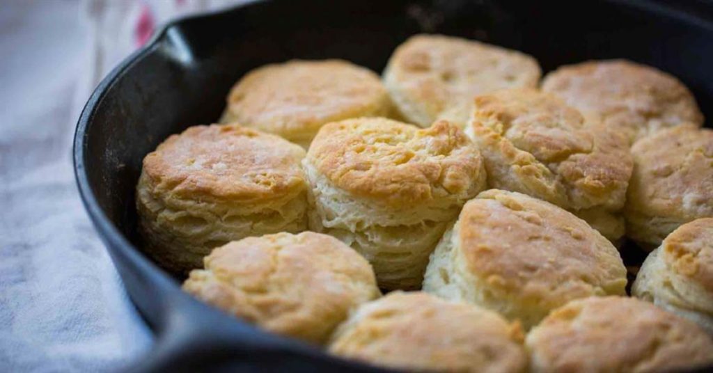 Briggs' Buttermilk Biscuits – Lodge Cast Iron