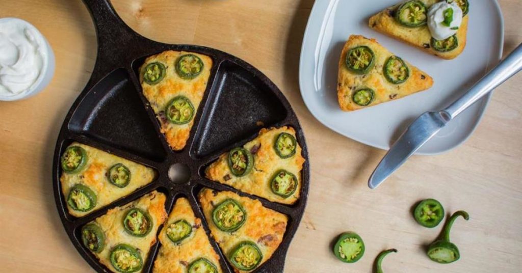 Jalapeño Bacon Cheddar Cornbread – Lodge Cast Iron
