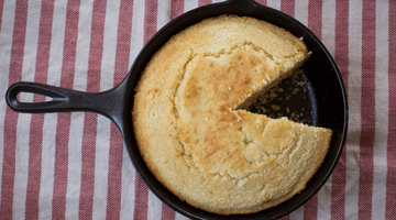 Pane Di Mais Facile Cotto In Una Padella Di Ghisa