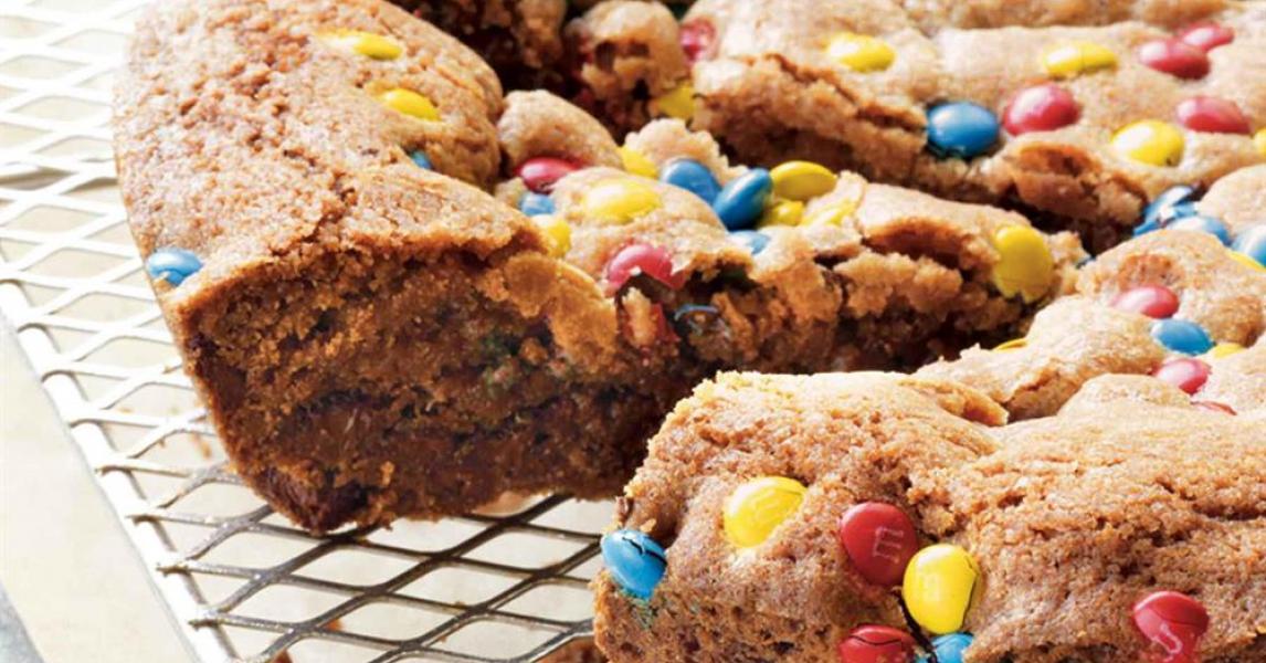 Skillet Chocolate Chip Cookie
&ndash; Lodge Cast Iron