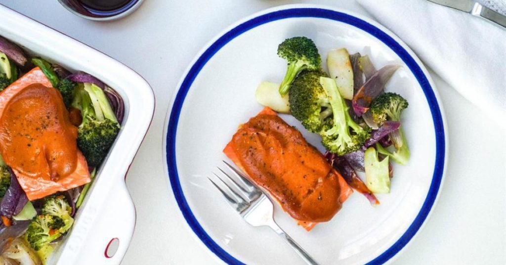 BBQ'd Salmon & Broccoli – Lodge Cast Iron