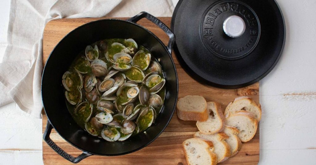 Garlic and White Wine Clams – Lodge Cast Iron