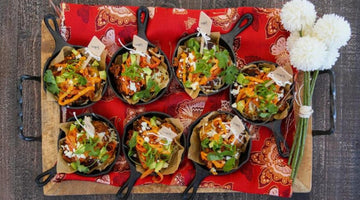 Totchos di mais coreano con carne di maiale alla griglia
