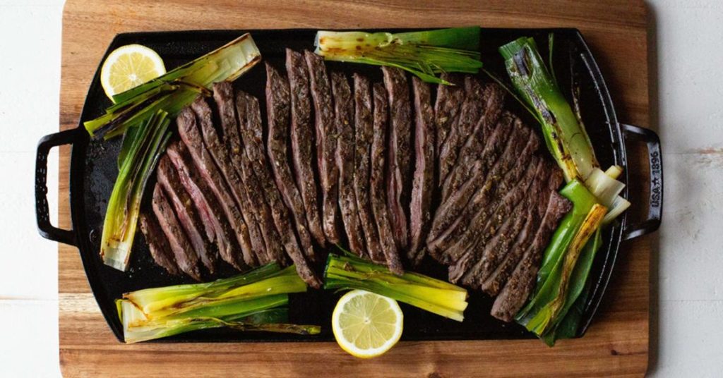 Pepper Crusted Skirt Steak With Leeks – Lodge Cast Iron