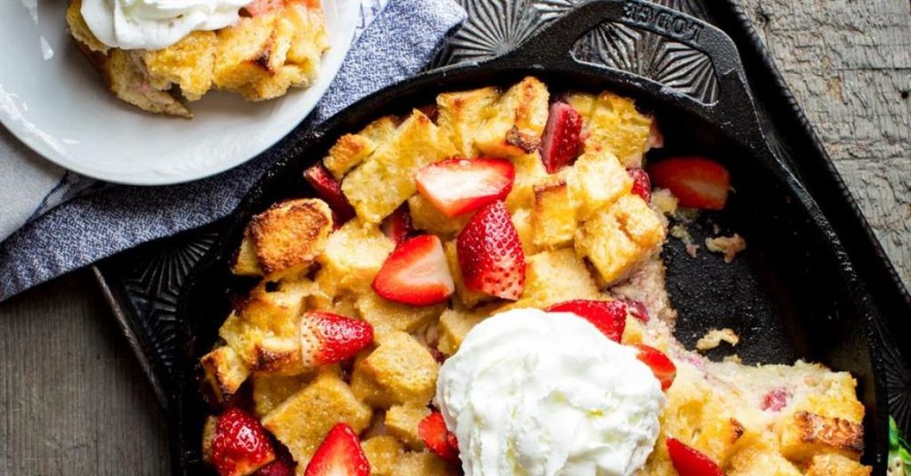 Strawberries & Cream Skillet Bread Pudding – Lodge Cast Iron