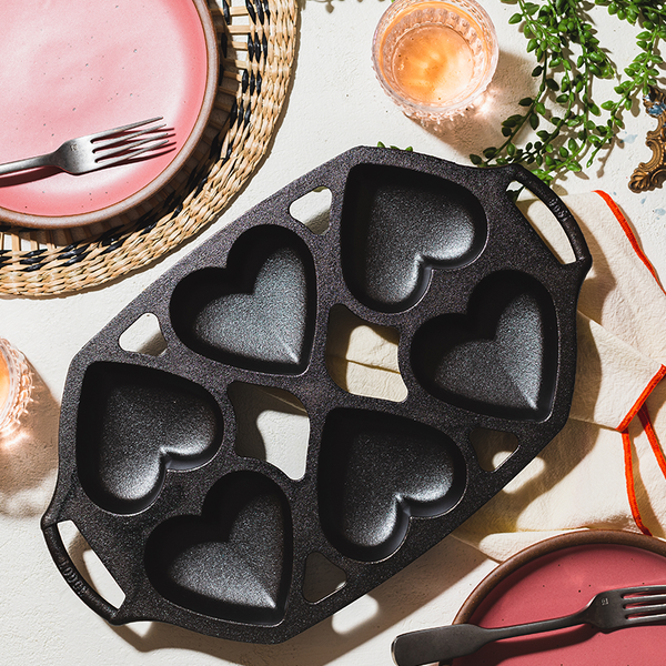 Seasoned Cast Iron Heart Mini Cake Pan