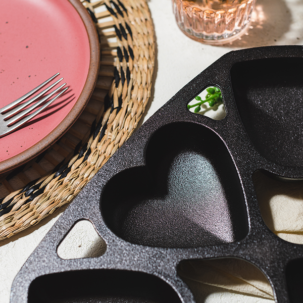 Seasoned Cast Iron Heart Mini Cake Pan