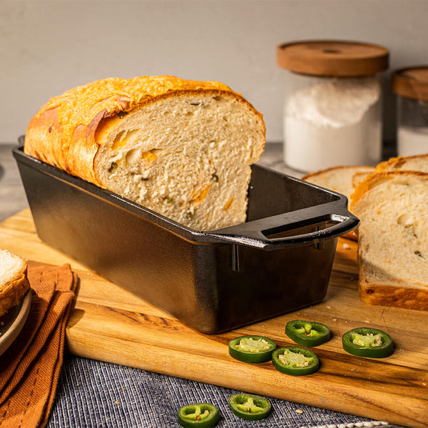 21.5 x 11.4 Cm Seasoned Cast Iron Loaf Pan + Silicone Grips