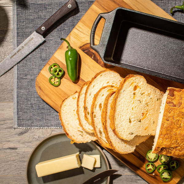 21.5 x 11.4 Cm Seasoned Cast Iron Loaf Pan + Silicone Grips