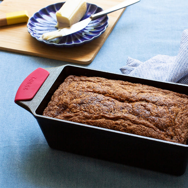 21.5 x 11.4 Cm Seasoned Cast Iron Loaf Pan + Silicone Grips